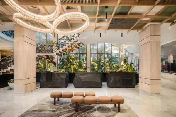 Renaissance Hotel grand lobby