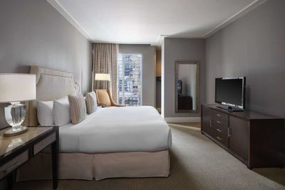 Bristol Panama guestroom