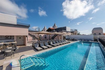 Hotel La Compañía pool